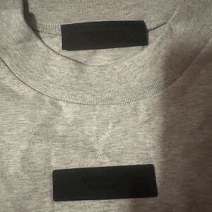 Fear of God Essentials Men’s Small T-shirt. Dark oatmeal.